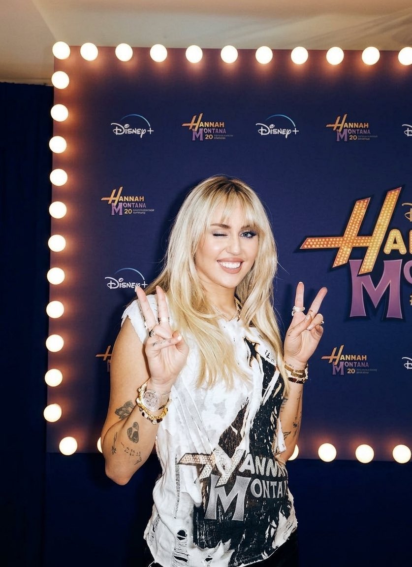 Miley Daily tweet media