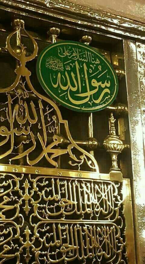 b7ar_666's tweet photo. أبا الزهراء قد جاوزت قدري
بمدحك بيد أن لي انتسابا

فما عرف البلاغة ذو بيان
إذا لم يتخذك له كتابا

مدحتُ المالكين فزدتُ قدرا 
وحين مدحتك اقتدت السحابا

- أحمد شوقي https://t.co/hARoobLjFz