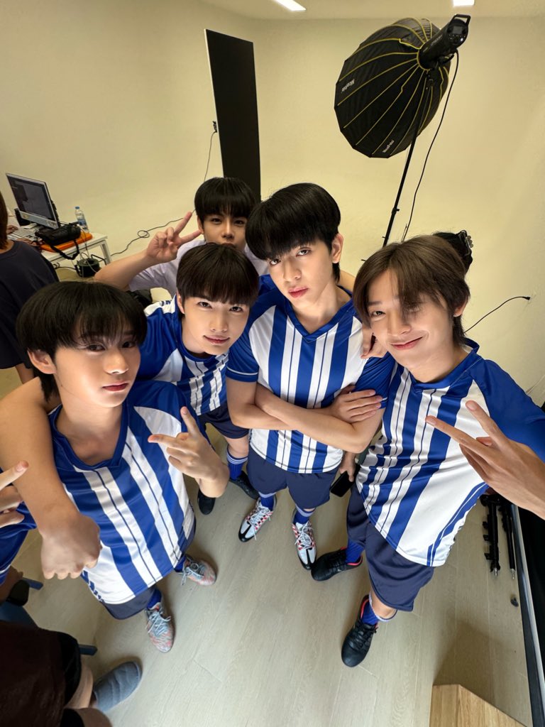 ไม่ใช่เดือนเหงาแต่เป็นเดือนหนาว tweet media