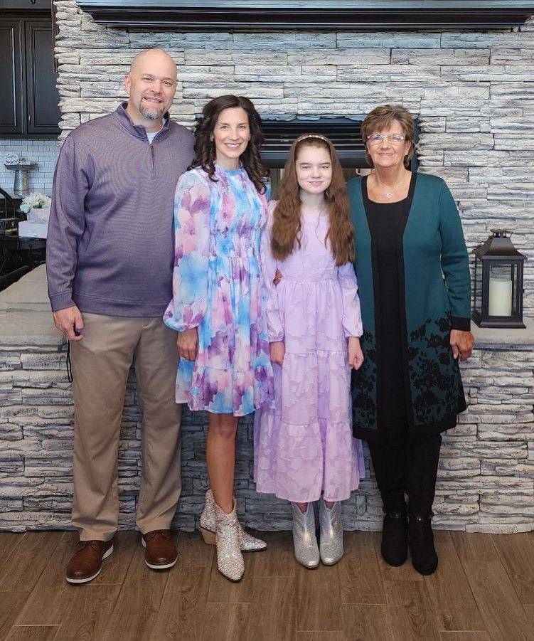 MrsCoachLane's tweet photo. He has risen! ✝️🌅
This Easter, my heart is overflowing with gratitude and thankfulness. Because of His sacrifice, we have hope. Because of His love, we have grace. Because He lives, we are never alone. #Grateful 💜💜💜 https://t.co/B2OMGpiSo9