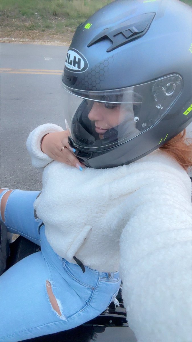 Mogulstylist's tweet image. Bad lil vibe @harleydavidson #badlilvibe #vibe #bad #motorcycle
