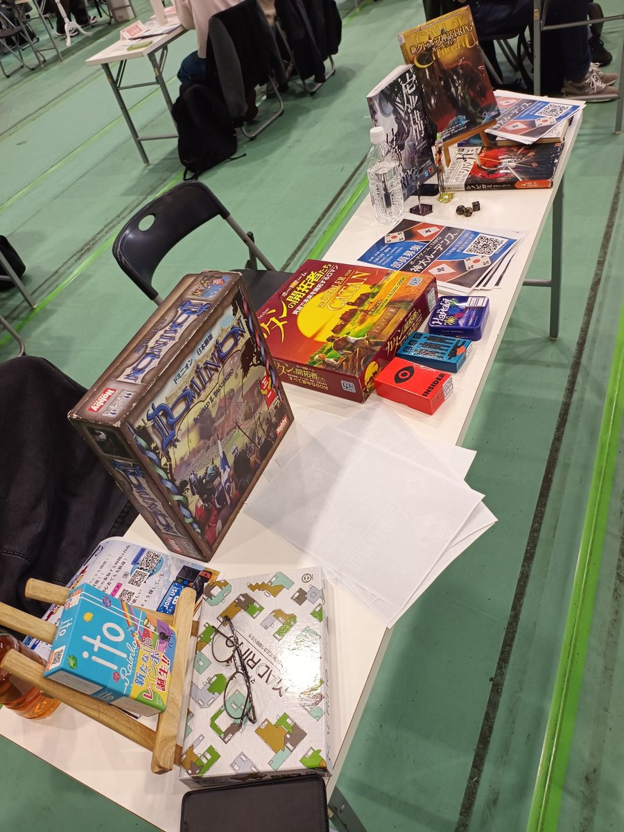 j_ludens's tweet photo. 体育館で勧誘行っています！
興味がある方はぜひ来てください
 #春からku 
 #春から神奈川大学 https://t.co/8whAM75kFU