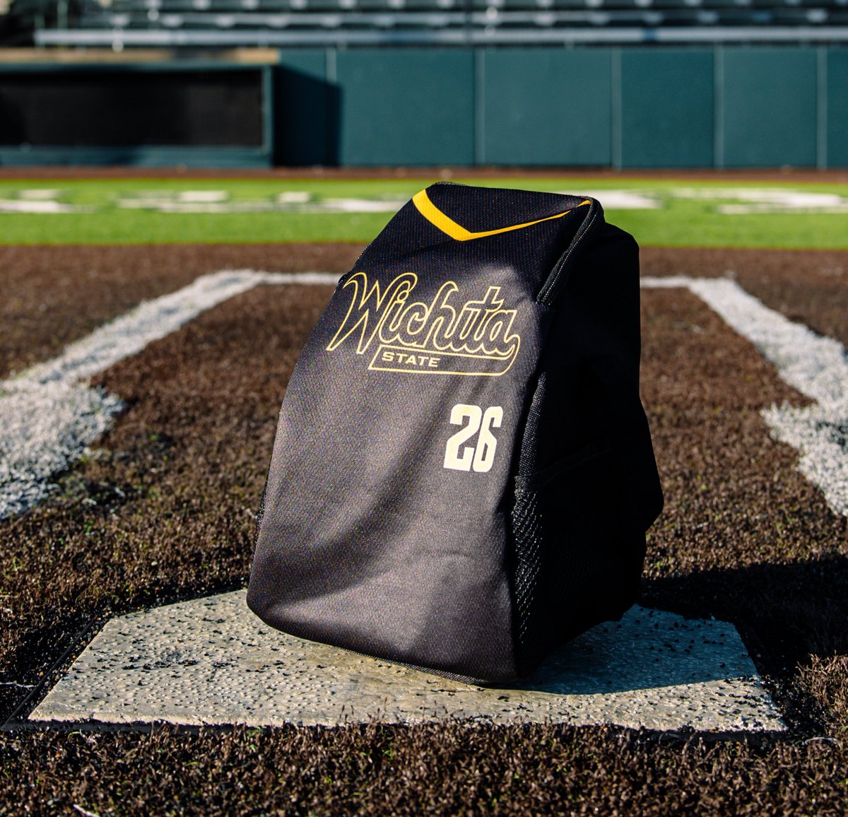 GoShockers's tweet photo. The first 300 fans at Tuesday’s @GoShockersBSB game vs Kansas State will receive this six-can jersey cooler bag 🤩 

First pitch is at 6pm. Gates open at 5pm.

🧵 Additional Giveaway Info https://t.co/JvyXdYdxqh