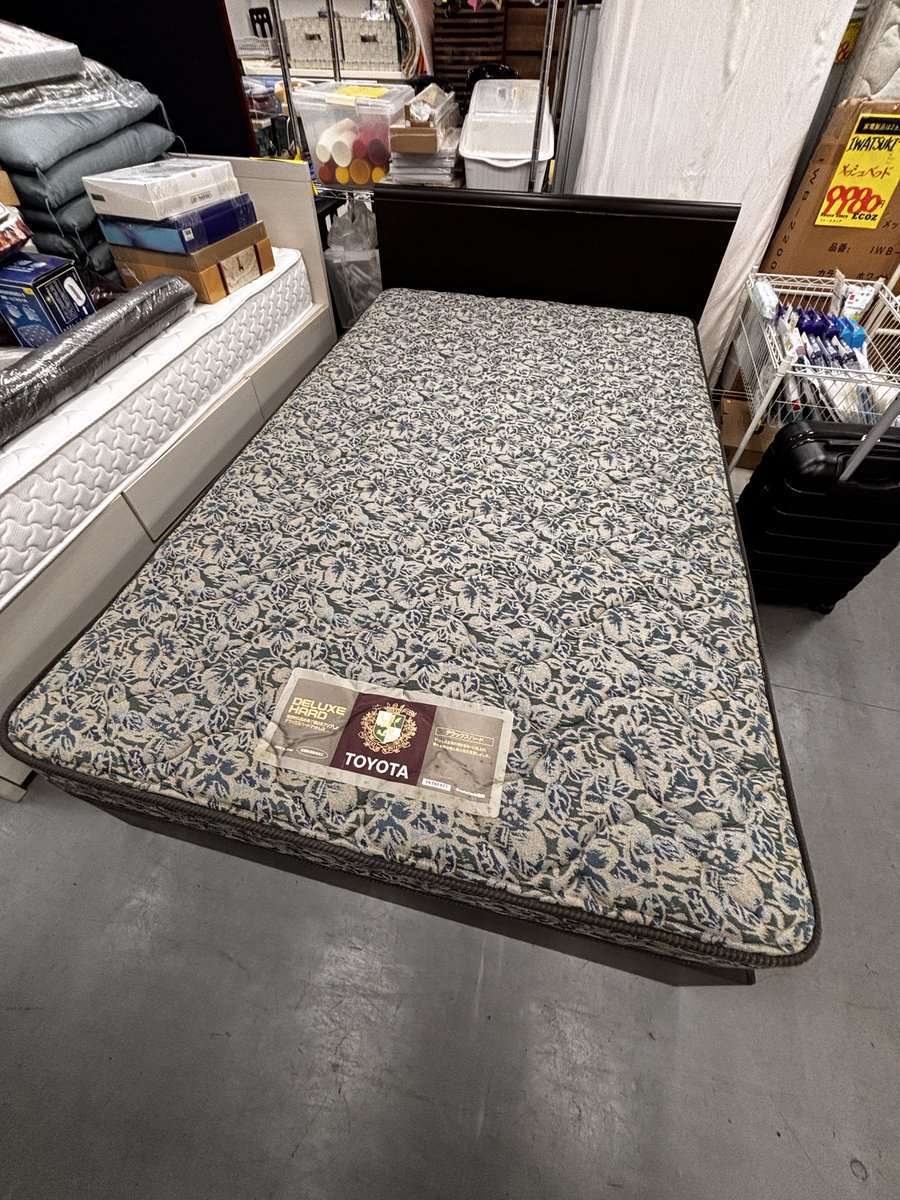 セミダブルサイズ ベッドセット 入荷いたしました 便利な収納付きです 