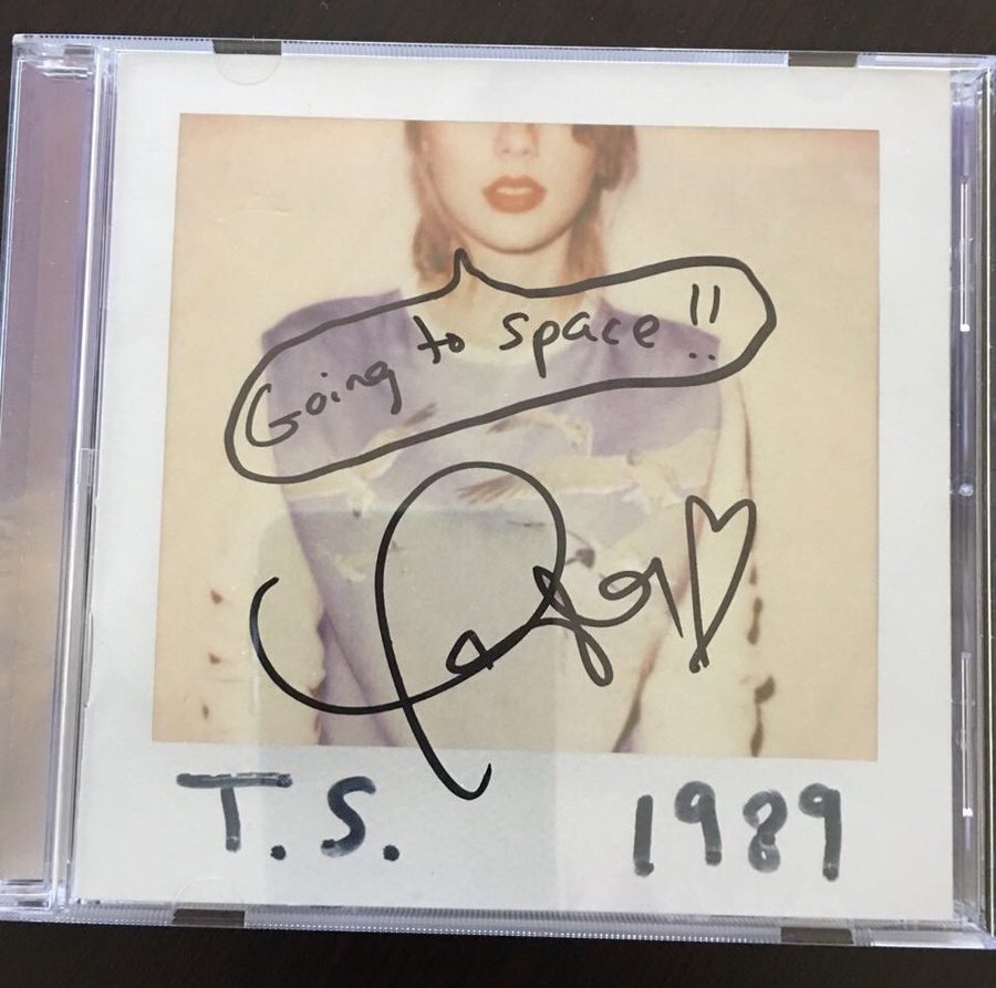 thaís ✩ tweet media