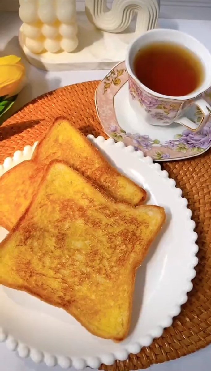 RNidha_AlJannah's tweet photo. Monday,
April 06,2026
10.14 AM
Jangan hanya ngopi,
Sesekali minum Teh
Agar kita tahu,
hidup itu tidak hanya pahit,
namun juga sepat... ☺
Bismillah..
Starting the day with me time 🥪☕
#LazyMondayMorning
#TeaMorning
🦋 https://t.co/xsp74vMWhJ