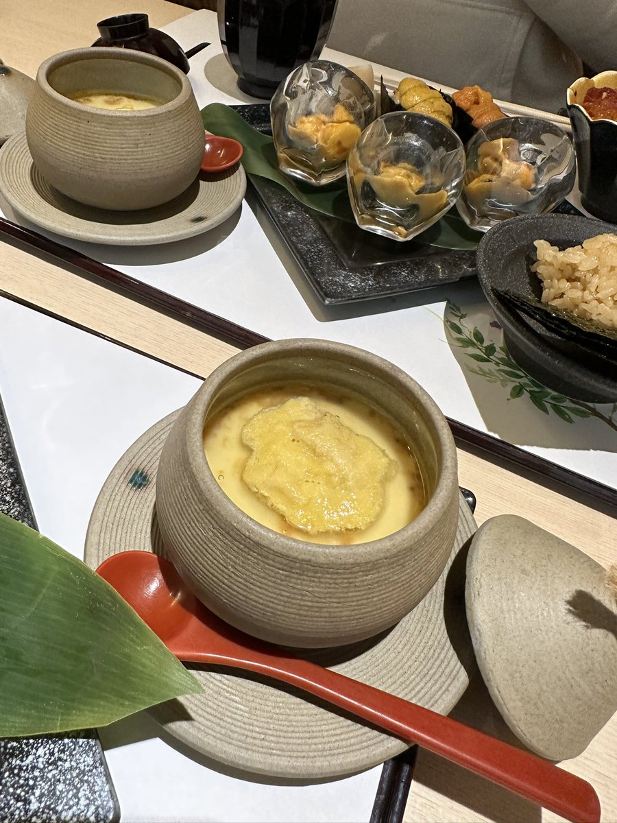 cocotak's tweet photo. 今回ご紹介するのは、新宿のお寿司屋さん、鮨 青海(おうみ)さんです。
高級鮨屋さんの贅沢ランチをいただいて参りました。
今回いただいたランチメニューは、雲丹御膳8800円になります。

動画はコチラ→ https://t.co/Hkb7u4t2qk

#ウニ
#贅沢ランチ
#新宿グルメ https://t.co/nnDBIMxkWZ