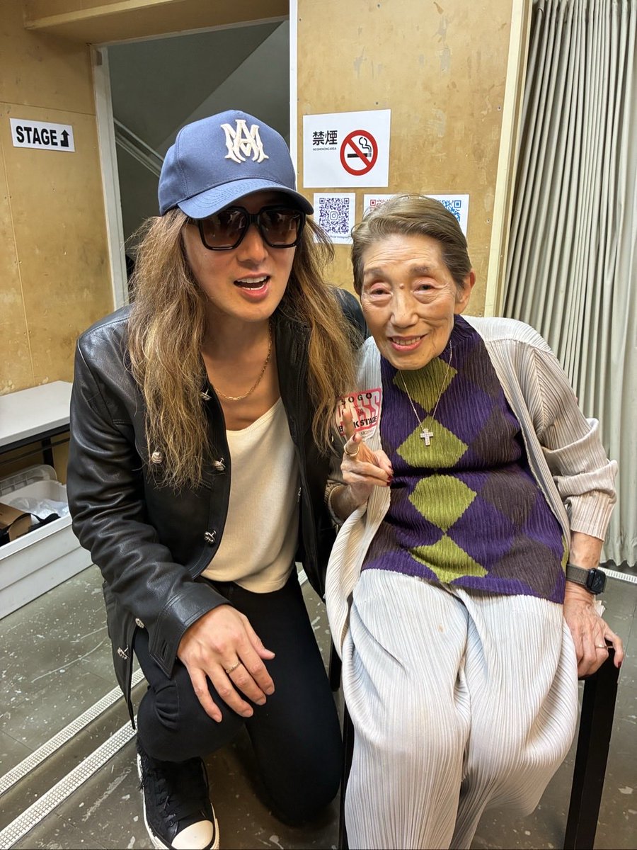 shoujinoriko's tweet photo. 昨夜
澁谷クワトロ🔥
ファンクラブ限定⁉️
Jちゃんライブ🔥
立錐の余地無し🔥
楽屋で　倒れたかと心配した。
でも元気な顔みて
安心した程の業火だった
。ツアーがはじまり
燃えつきないでね。
　Jちゃん🔥 https://t.co/MrneHCuhPJ