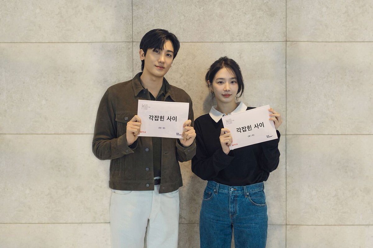 SBS_star's tweet photo. “From Drill Sergeant to New Hire: Park Hyung-sik & Park Gyu-young Lead Netflix Office Romance 'Grumpy Romance'
👉 Read full story here : https://t.co/OfPKO50K7E

#parkhyungsik #parkgyuyoung #grumpyromance #ott #streaming #netflix #SBSStar #KEntertainmentNews
Follow @SBS_star for more updates!”