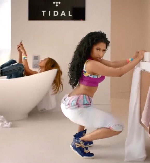 poppy 🦋 tweet media