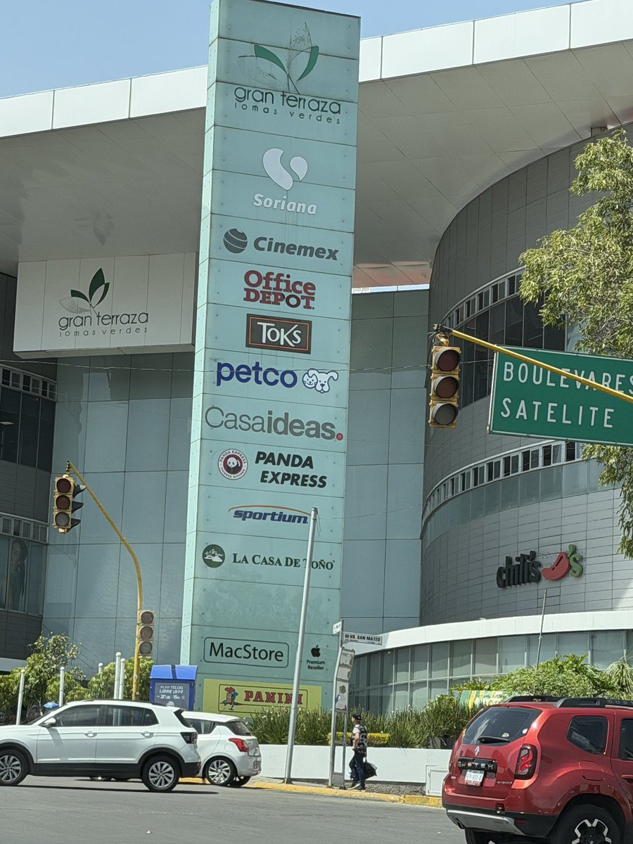 <a href="/GobNau/">Ciudad Naucalpan / Gobierno Municipal 2025-2027.</a> Están descompuestos los semáforos de la Glorieta de Boulevares… Ahí les encargamos, ya tienen más de dos semanas así. <a href="/isaacsolar/">Isaac Montoya</a>