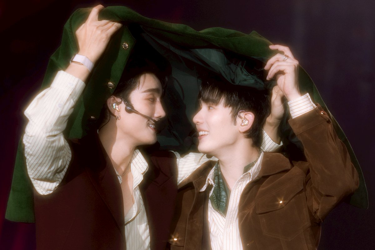 TripleclickTH's tweet image. เวทีสะเทือน!! “ฟอส-บุ๊ค” ระเบิดเอนเนอร์จี้ โชว์จัดเต็ม 2 รอบการแสดง ในงาน “FORCE BOOK FUNTOPIA FANCON” แฟนๆ กรี๊ดลั่นทุกโมเมนต์ความสนุก พุ่งขึ้น “อันดับ 1” เทรนด์ X ของไทย 2 วันติด

FORCEBOOKMAFOX FUNTOPIA D1
#ForceBookFanconD1 
#ForceBook #ฟอสบุ๊ค
#fforce_ #kasibook