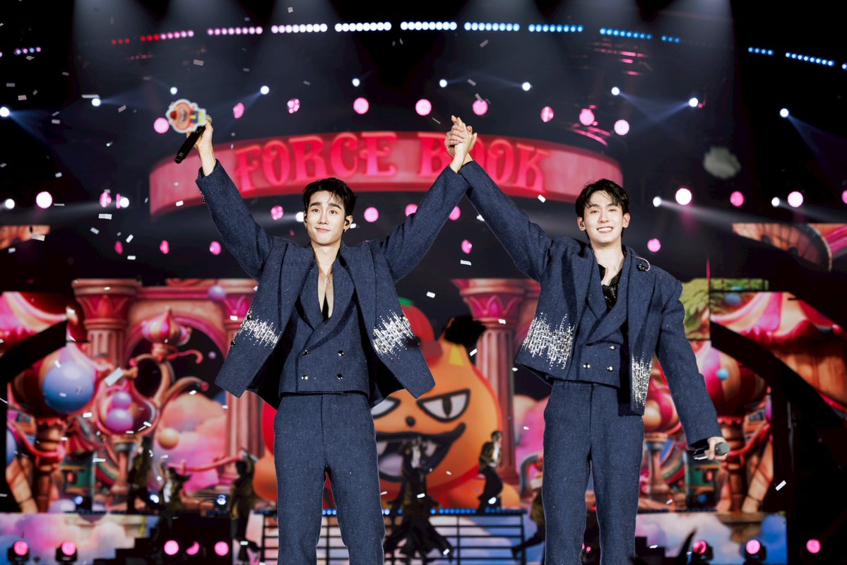 TripleclickTH's tweet image. เวทีสะเทือน!! “ฟอส-บุ๊ค” ระเบิดเอนเนอร์จี้ โชว์จัดเต็ม 2 รอบการแสดง ในงาน “FORCE BOOK FUNTOPIA FANCON” แฟนๆ กรี๊ดลั่นทุกโมเมนต์ความสนุก พุ่งขึ้น “อันดับ 1” เทรนด์ X ของไทย 2 วันติด

FORCEBOOKMAFOX FUNTOPIA D1
#ForceBookFanconD1 
#ForceBook #ฟอสบุ๊ค
#fforce_ #kasibook