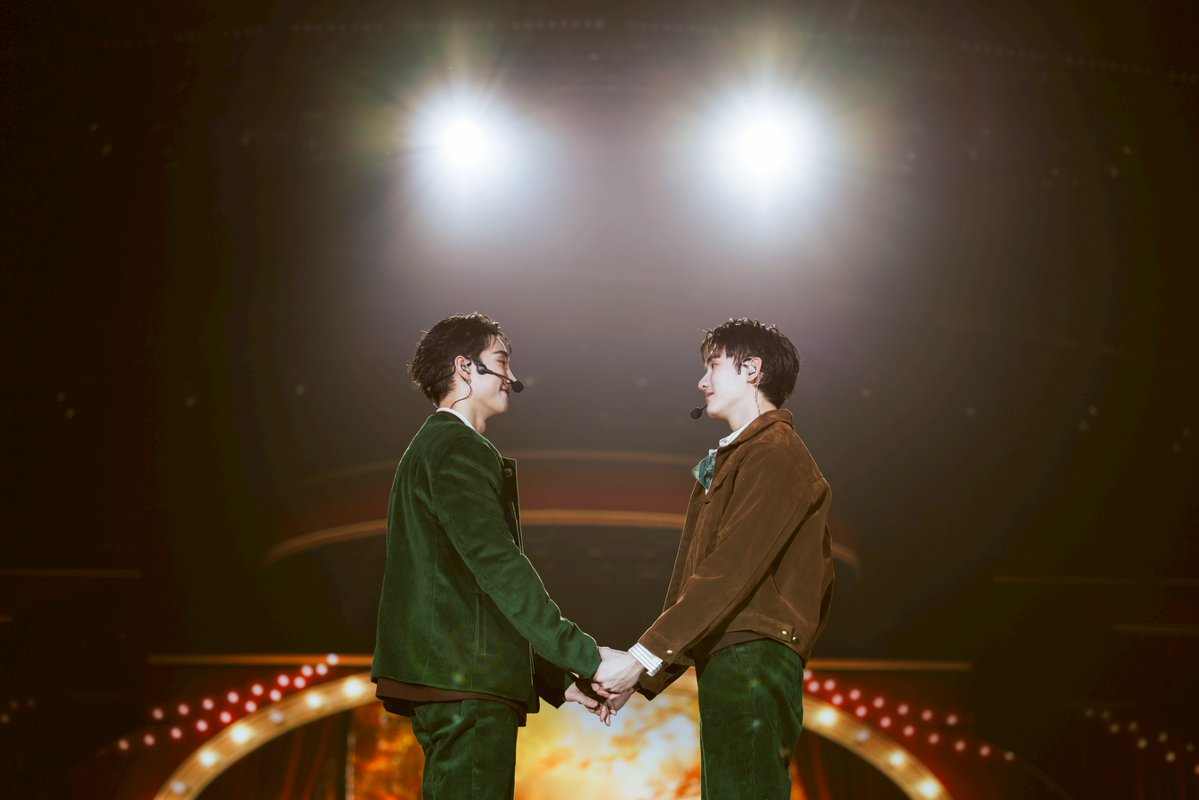 TripleclickTH's tweet image. เวทีสะเทือน!! “ฟอส-บุ๊ค” ระเบิดเอนเนอร์จี้ โชว์จัดเต็ม 2 รอบการแสดง ในงาน “FORCE BOOK FUNTOPIA FANCON” แฟนๆ กรี๊ดลั่นทุกโมเมนต์ความสนุก พุ่งขึ้น “อันดับ 1” เทรนด์ X ของไทย 2 วันติด

FORCEBOOKMAFOX FUNTOPIA D1
#ForceBookFanconD1 
#ForceBook #ฟอสบุ๊ค
#fforce_ #kasibook