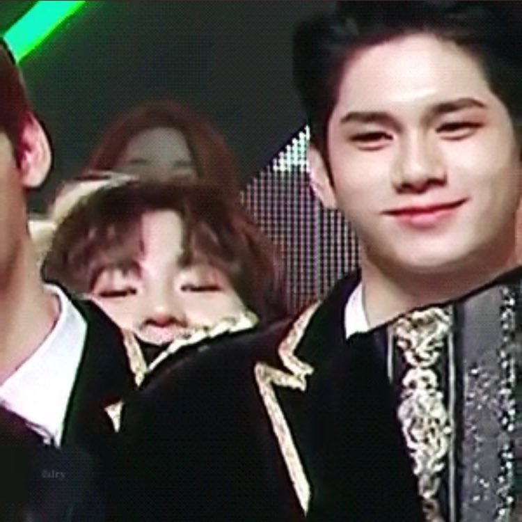 4 e v e r 떵웅 tweet media