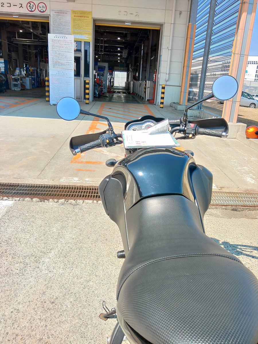 ccmgs228's tweet photo. 有給使ってバイクのユーザー車検へ
同じラウンドに他に誰もおらんかった(笑) https://t.co/xcM40ioN1V