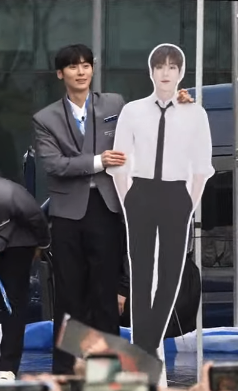 종이니엘 인사시키는 거 보고 🐶뿜었네 😂😂😂😂