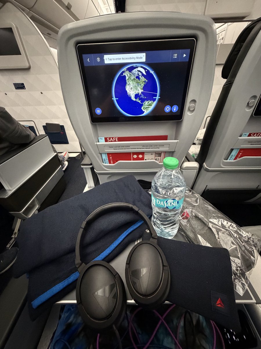 SheLuvz2Fly's tweet photo. Thanks for a grrrreat ride @Delta ! You all are awesooome! Premium service &amp; outstanding customer service! ✈️ #GreatCustomerService https://t.co/UcGdRzJrxm