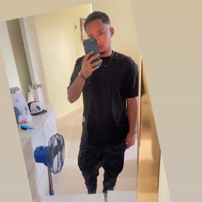 el negro🖤 tweet media