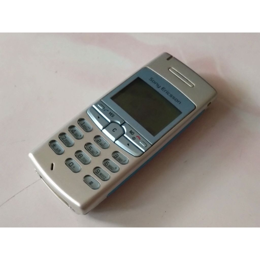 andrienazthie's tweet photo. Handphone pertamaku dengan gaji sendiri, dan uniknya nada deringnya winter sonata tepat di tahun 2002 sebelum drakor drakoran dan kpop https://t.co/WQttr7C7wX