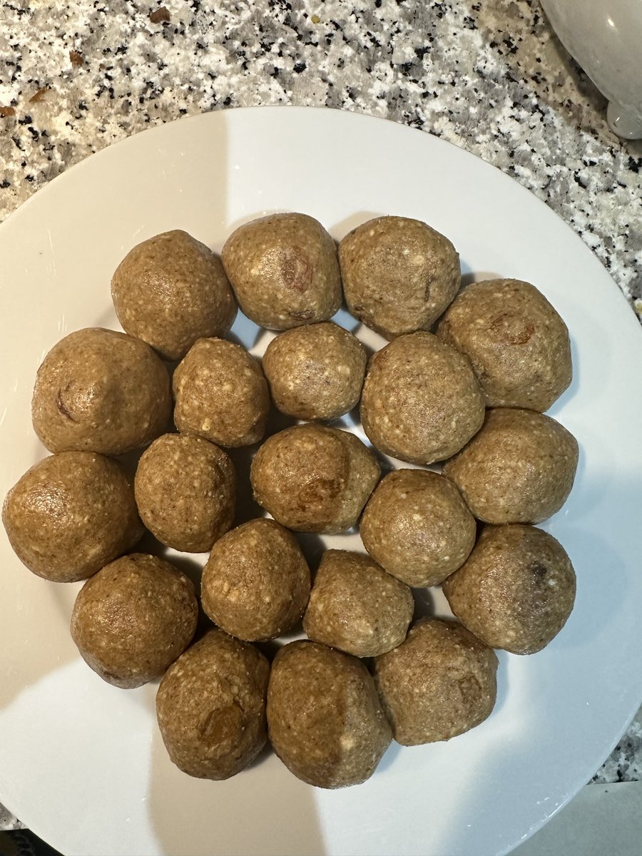anamicaarya's tweet photo. Kuch kam meetha ho jaaye #pinni https://t.co/gzJn0DlT8K