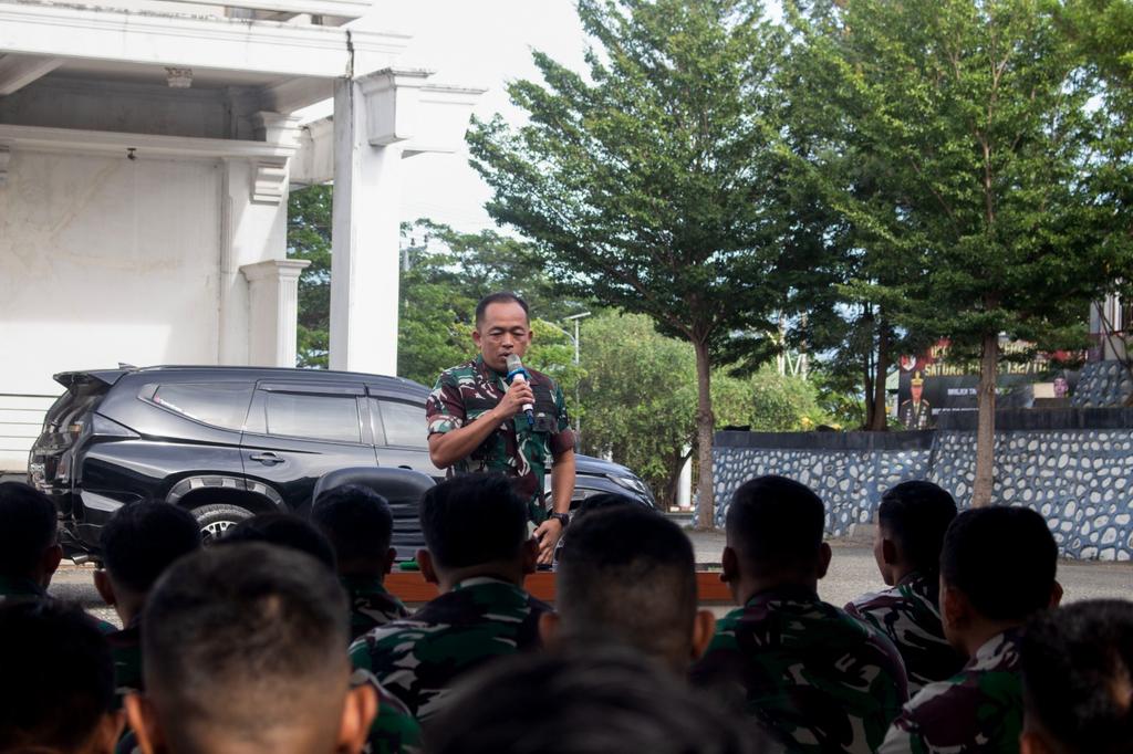 korem132palu's tweet photo. Melalui Jam Komandan, Danrem 132/Tadulako Tegaskan Disiplin, Loyalitas dan Kekuatan Iman

@puspentni 
@tni_angkatan_darat 
@kodam23palakawira 
@pendim1305bt 
@kodimkotapalu 
@kodim_1307poso 
@kodim1308_luwukbanggai 
@kodim_1311_morowali 
@yonif_714sm 
@andy_irawan26 https://t.co/8q0Eu47KEw
