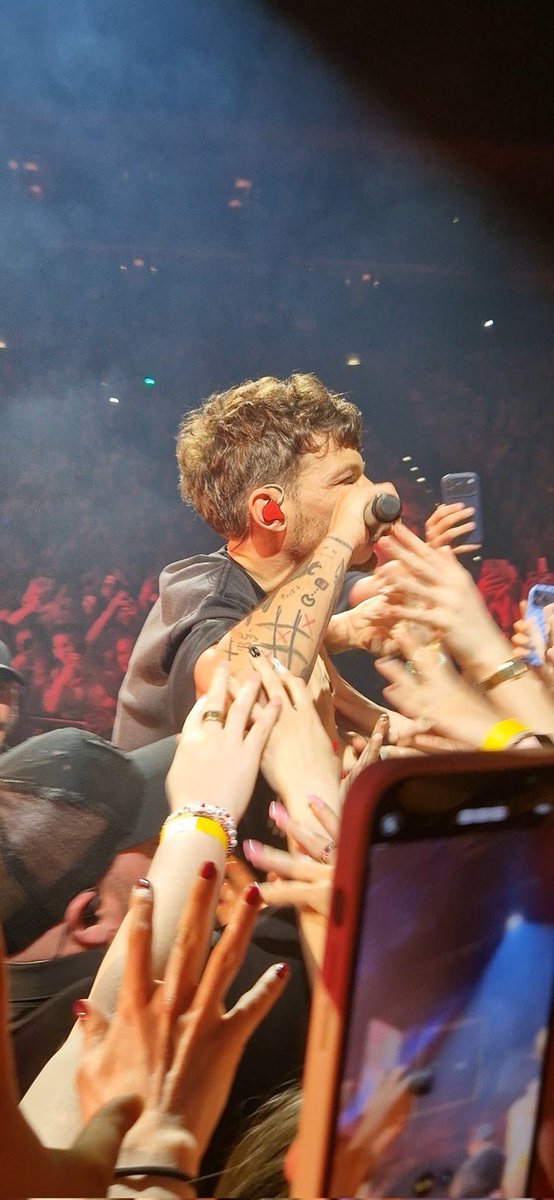 Louis Tomlinson Updates tweet media