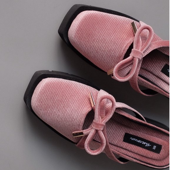 bydyns_'s tweet photo. Bowie Pink Velvet 

a thread https://t.co/L7iVvghN3U
