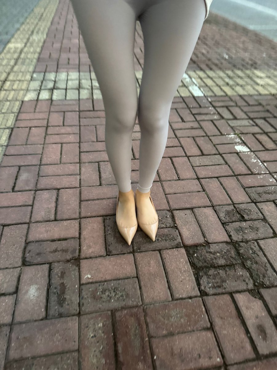 aisiwaFq's tweet photo. 饭后散步 ＃反差 ＃露出 ＃人前露出 ＃肉丝 #丝袜 ＃丝袜美腿 ＃足交 #跳蛋 #单男 #淫妻 #3p #绿帽 https://t.co/Dvg06buZi9