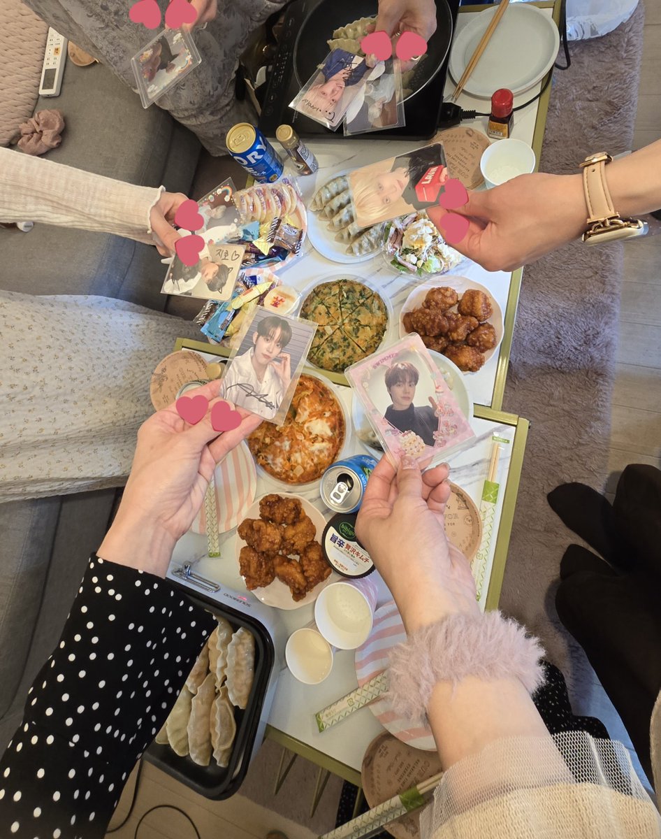 𝐾𝑎𝑤𝑜𝑟𝑖𝑛 ◡̈ 🌈🌙✨ tweet media