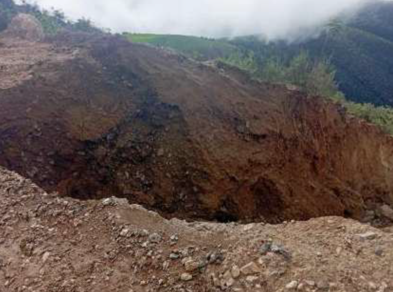 COENPeru's tweet image. 📢 #Áncash | Gobierno local culminó la #EDAN y coordina acciones de respuesta ante un huaico ocurrido el 3/4, a causa de las #LluviasIntensas, que ocasionó daños en la infraestructura de transporte en el C. P. de Pumpa, distrito de #EleazarGuzmánBarrón, provincia de Mariscal