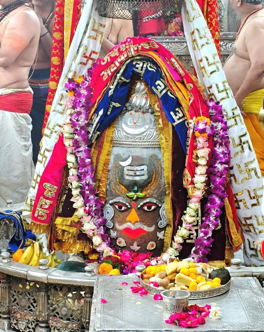 श्री महाकालेश्वर ज्योतिर्लिंग जी आज के भस्म आरती श्रृंगार दिव्य दर्शन 06.04.2026