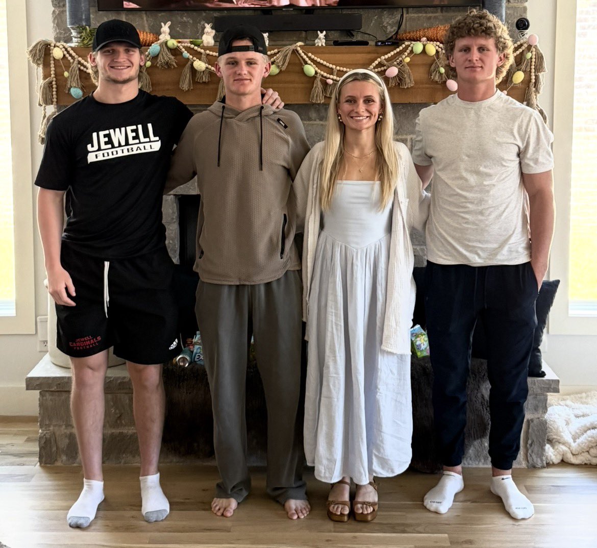 RatTurner01's tweet photo. My crew! Happy Easter! 
@quinnmiaaa @jett_turner06 @Stoneturner07 @KaiTurnerNine https://t.co/y3ryNl6C0l