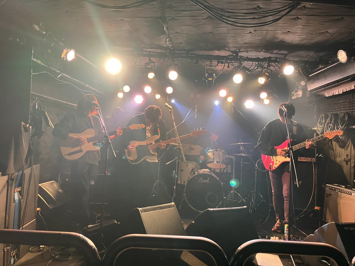 SumuKazaki's tweet photo. 昨日は下北沢@liveholic_jp に行ってきた
各 #バンド とも独自のサウンドを持っていて
オルタナティブな一夜でした！ https://t.co/pxGTcrIsGY