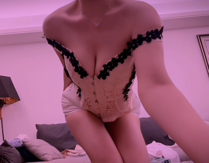 妲己再骚也是妾 tweet media