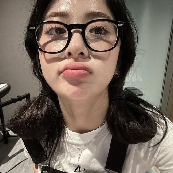 danica 𐙚 tweet media