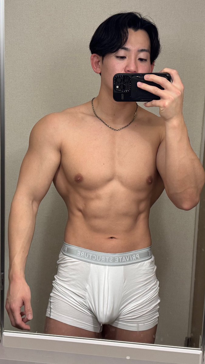 kacchan_body's tweet photo. 待望の白をいただきました。
履き心地最高です💫
ありがとうございます😊

@HubbyLaki
#プロモーション https://t.co/N9acc4ELfy