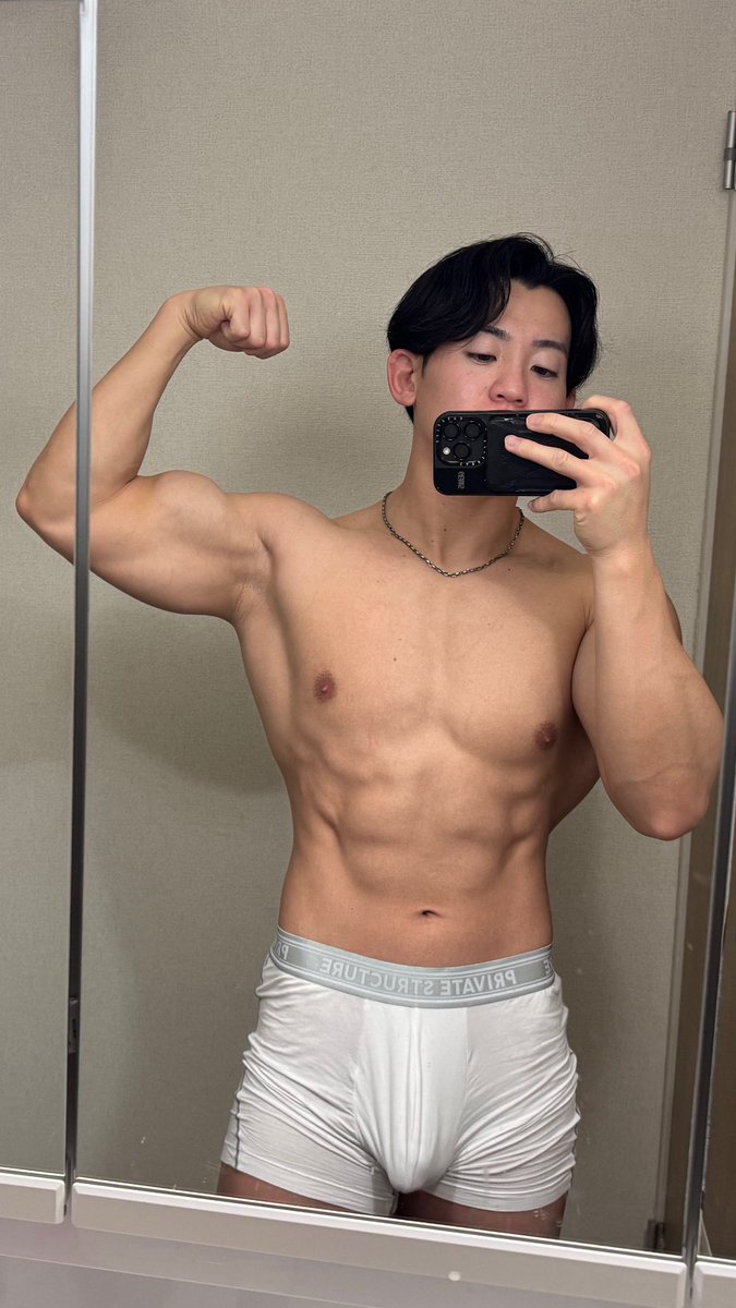 kacchan_body's tweet photo. 待望の白をいただきました。
履き心地最高です💫
ありがとうございます😊

@HubbyLaki
#プロモーション https://t.co/N9acc4ELfy