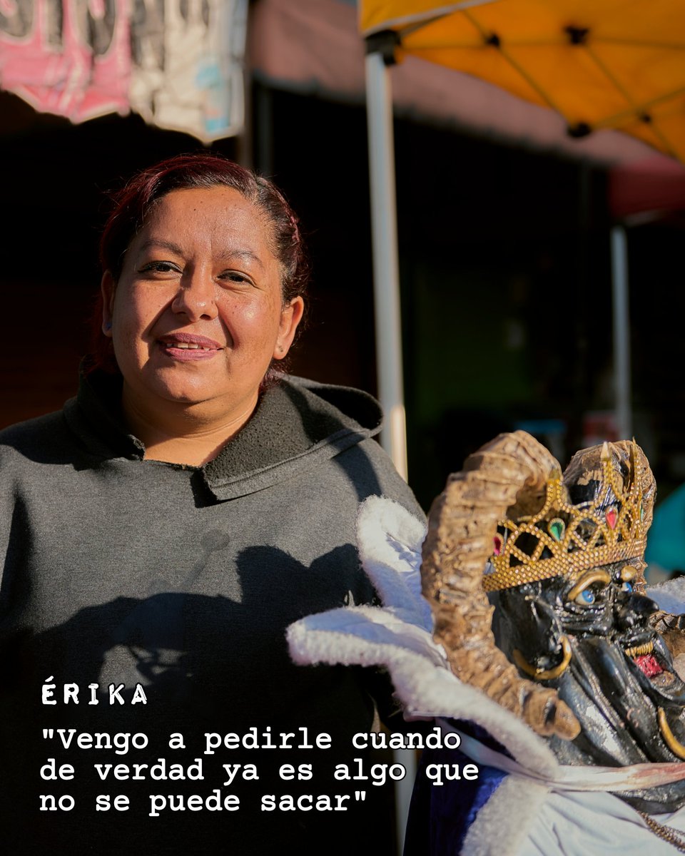 elivanmacias's tweet photo. Caminando por la Morelos documentando el culto a la Santa Muerte y al Angelito Negro, fui a buscar el lado oscuro que todos nos imaginamos. Pero al escuchar a la gente, me topé con otra realidad. https://t.co/yZDVFTSDZ5