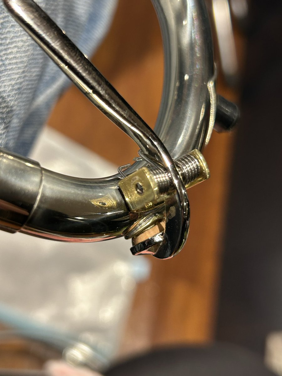 shinonome_gasso's tweet image. なんか音がおかしいと思ったら、唾抜き用レバーのネジが外れてやんの。Bachではこんなこと一度もなかったのに、値段分作りがアレってことか🤔
スタジオに精密ドライバーがあって助かった。
#プレイテック