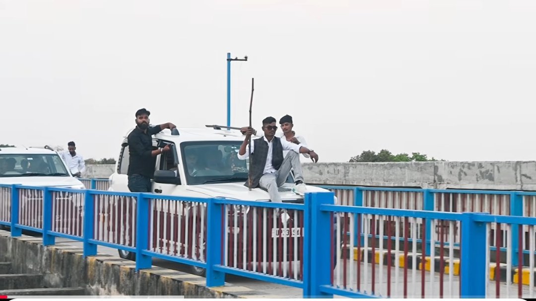 युवाओं में नहीं हो रहा रील का नशा कम, प्रशासन को दे रहे खुलेआम चुनौती
एक बार फिर भदोखर थाना क्षेत्र के बेहटा के पुल पर यातायात नियमों की धज्जियां उड़ाते युवा। 

<a href="/myogiadityanath/">Yogi Adityanath</a>
<a href="/CMOfficeUP/">CM Office, GoUP</a>
<a href="/UPGovt/">Government of UP</a>
<a href="/dgpup/">DGP UP</a>
<a href="/Igrangelucknow/">IG Range Lucknow</a> 
<a href="/Uppolice/">UP POLICE</a> <a href="/uptrafficpolice/">UP Traffic Police</a>
<a href="/trafficrbl/">TRAFFIC POLICE RAEBARELI</a> <a href="/raebarelipolice/">Raebareli Police</a>