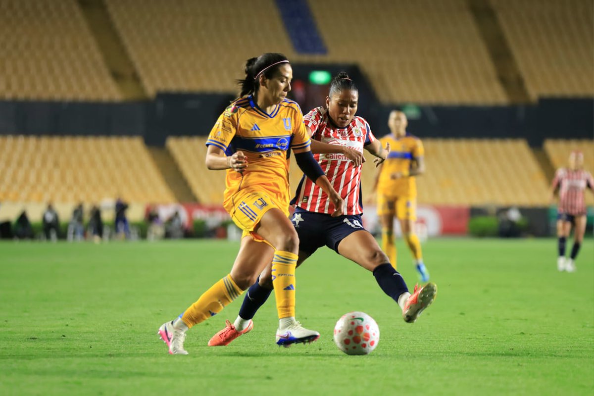 REPARTICIÓN DE PUNTOS EN EL UNIVERSITARIO

Tras los 90 minutos del encuentro entre Tigres y Chivas femenil, el marcador termina 2-2 y de esta manera aún no dejar nada definido para  el cierre del torneo, los goles de Tigres llegaron por parte de Ordoñez y Sánchez. 

📸 <a href="/buubuu_ez/">Gerardo Leal</a>