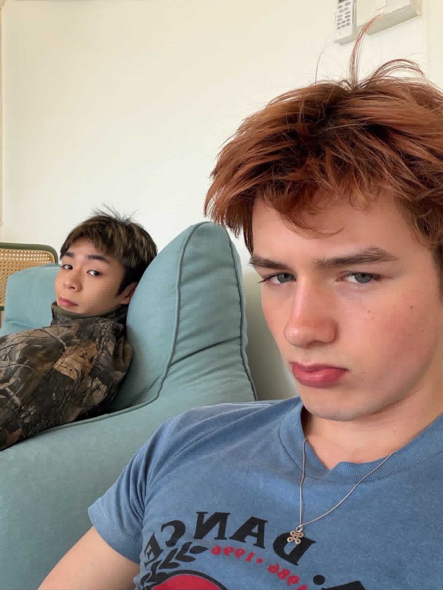 crazerlily's tweet image. Eyes On YOU OF THE YEAR เว่อ ชวนพี่ตี๋เขาเต้นยังล่ะเพลงนี้

#PJLEON #พีเจเลออน