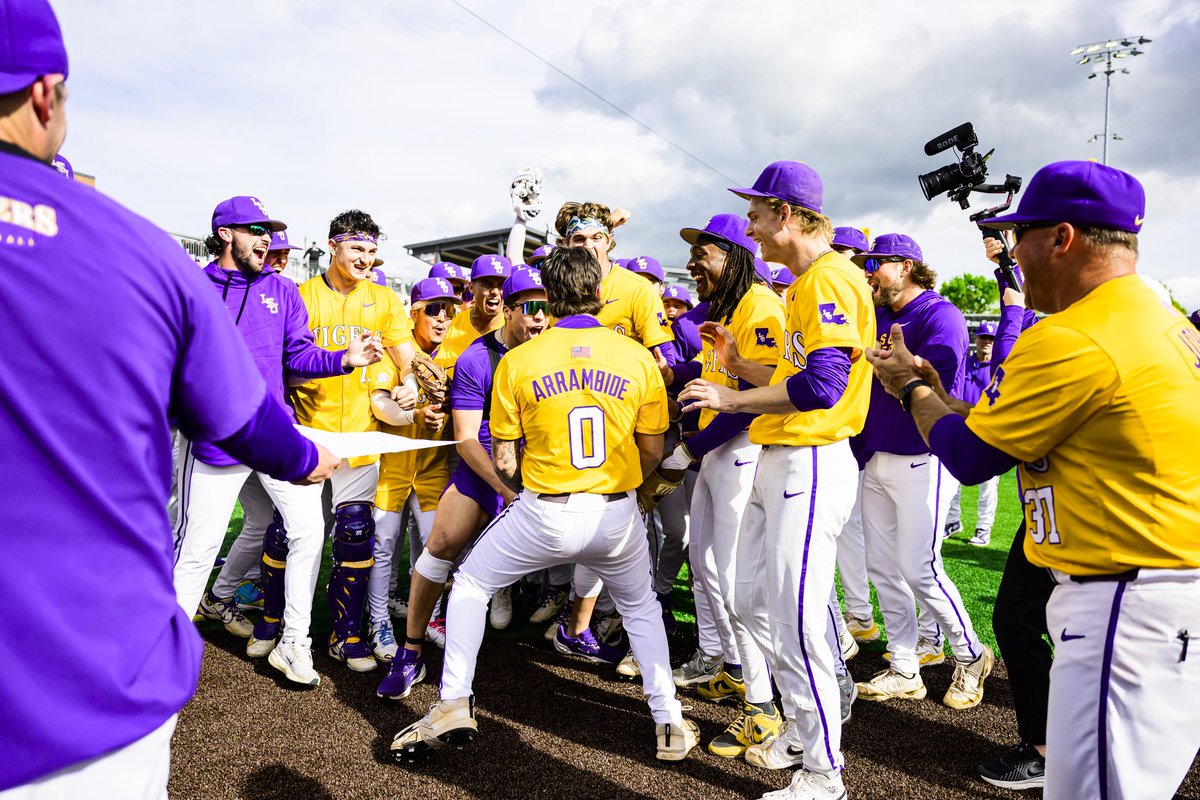 LSUbaseball's tweet photo. gn https://t.co/DeZjAg8wc0