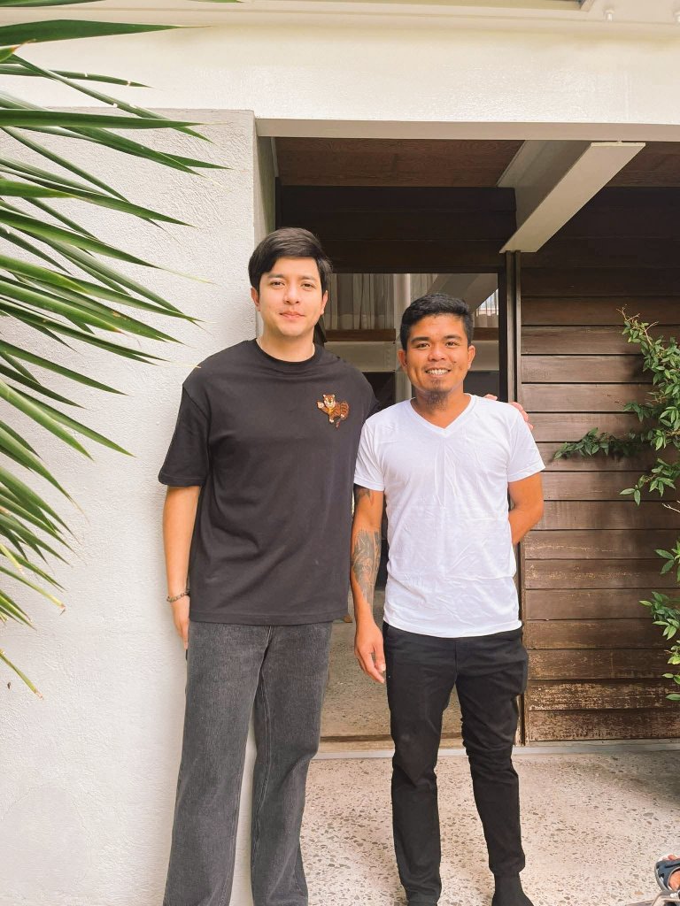 tineeee_18's tweet photo. Hello #AldenRichards 👋 https://t.co/9AwfcdZ93L