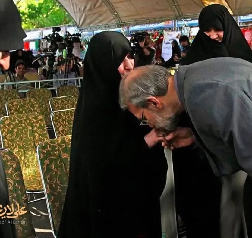 Almahdiglobal1's tweet photo. Shaheed Ali Larijani honoring his mother by bowing to her hand
It is under the shadow of great mothers that those sons are nurtured who turn the tide of history. A beautiful image of respect for one's mother https://t.co/R0tfyYrYDl
