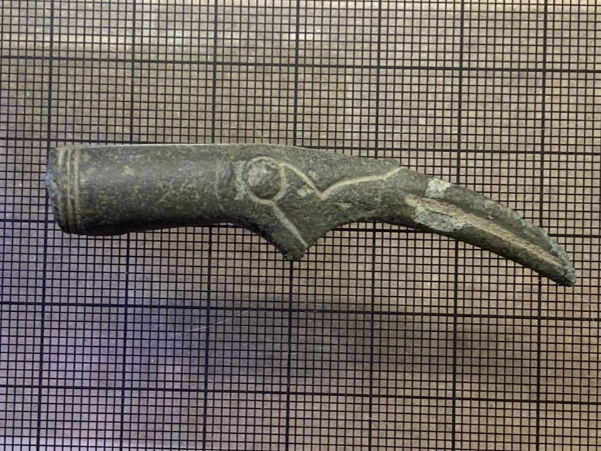Lovely Iron Age bronze raven head drinking horn terminal recently found in Aarhus, Denmark. ᚨ