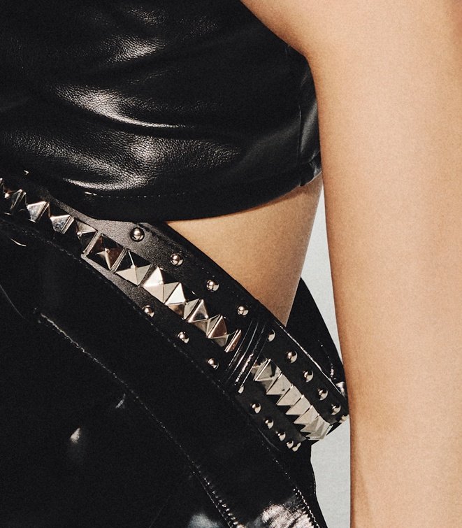 DEAD AND cal 🍏 tweet media