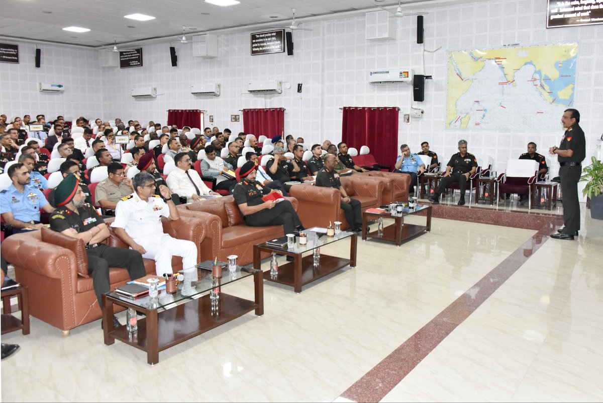 ia_awc's tweet image. STRATEGIC FUSION &amp;amp; CONVERGENCE CAPSULE 2.0
Two weeks capsule at #AWC brings together stakeholders of #NationalSecurity to hold in depth discussions to achieve synergy for capability development to meet futuristic battlefield challenges

pib.gov.in/PressReleasePa…

@adgpi @artrac_ia