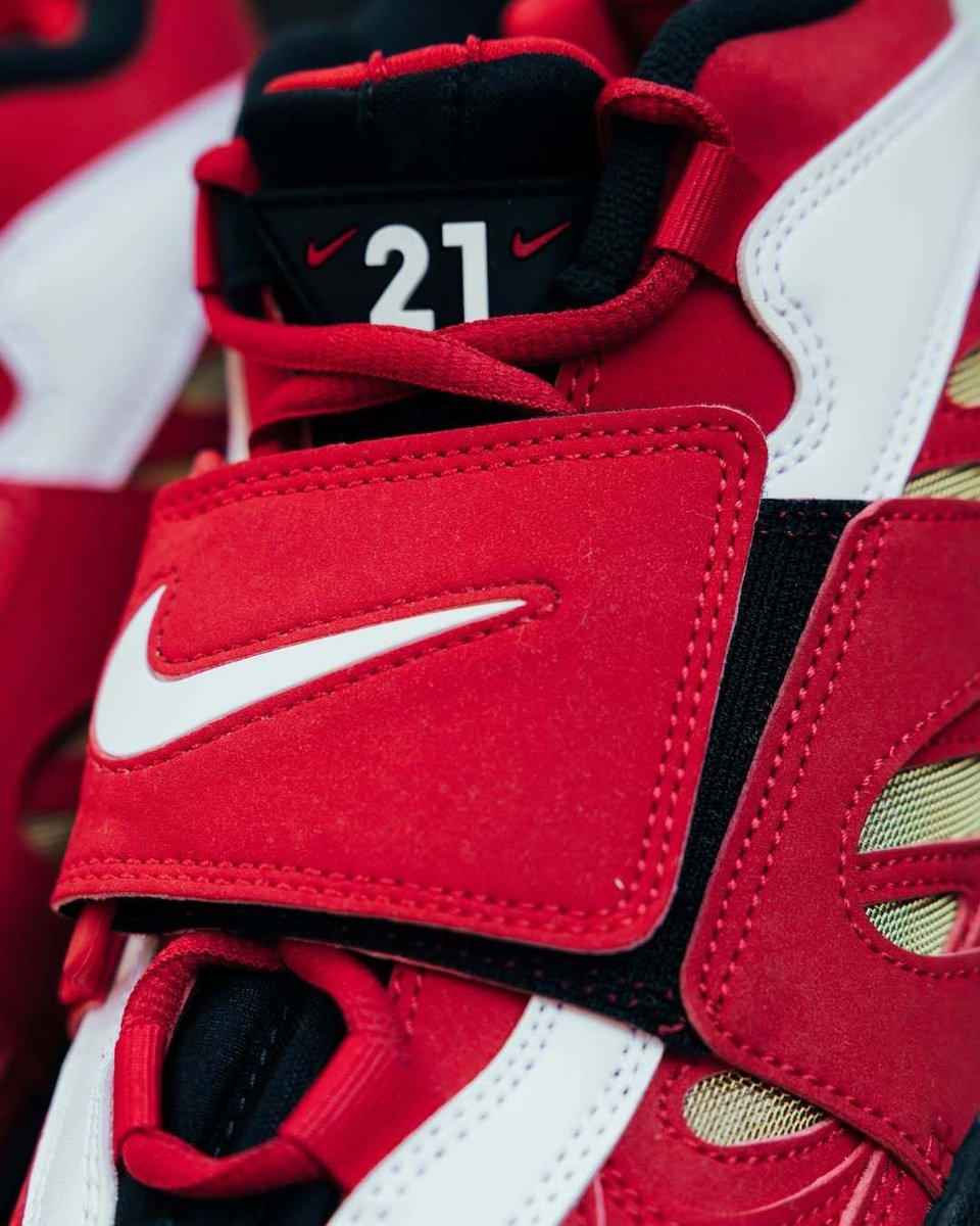 JustFreshKicks's tweet photo. Nike Air Diamond Turf 2 'Prime Red' ⛽️

https://t.co/16qlTF7I8y https://t.co/bMdxSUwzum